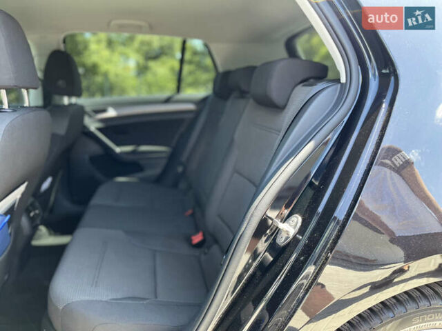 Черный Фольксваген e-Golf, объемом двигателя 0 л и пробегом 134 тыс. км за 13700 $, фото 24 на Automoto.ua