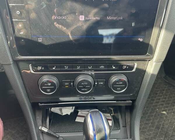 Черный Фольксваген e-Golf, объемом двигателя 0 л и пробегом 144 тыс. км за 13000 $, фото 20 на Automoto.ua