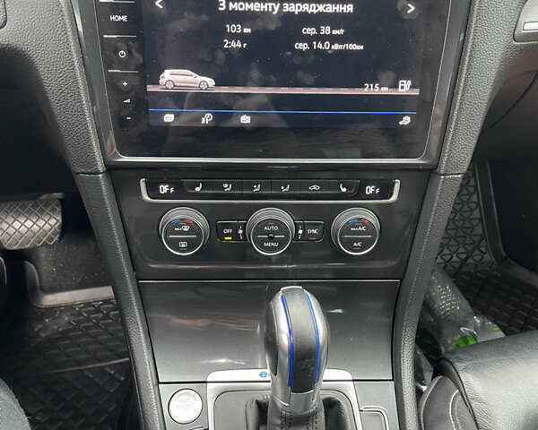Черный Фольксваген e-Golf, объемом двигателя 0 л и пробегом 125 тыс. км за 15250 $, фото 18 на Automoto.ua