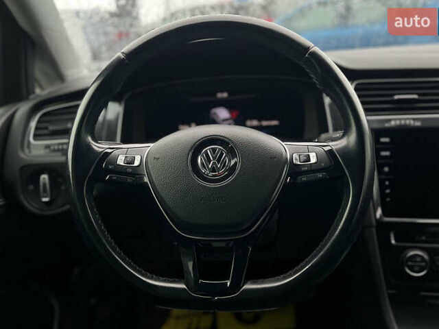Черный Фольксваген e-Golf, объемом двигателя 0 л и пробегом 70 тыс. км за 16999 $, фото 24 на Automoto.ua
