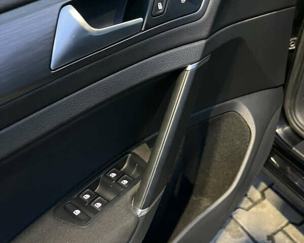 Черный Фольксваген e-Golf, объемом двигателя 0 л и пробегом 144 тыс. км за 12500 $, фото 14 на Automoto.ua
