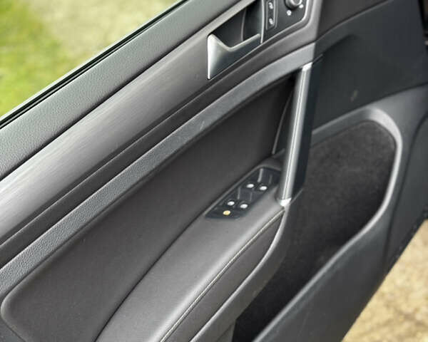 Черный Фольксваген e-Golf, объемом двигателя 0 л и пробегом 127 тыс. км за 14150 $, фото 29 на Automoto.ua