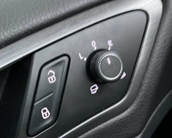 Чорний Фольксваген e-Golf, об'ємом двигуна 0 л та пробігом 113 тис. км за 15799 $, фото 23 на Automoto.ua