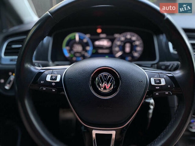 Черный Фольксваген e-Golf, объемом двигателя 0 л и пробегом 94 тыс. км за 16000 $, фото 9 на Automoto.ua