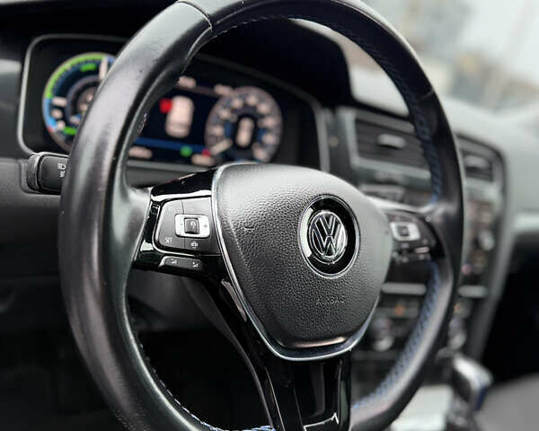 Черный Фольксваген e-Golf, объемом двигателя 0 л и пробегом 80 тыс. км за 14650 $, фото 10 на Automoto.ua