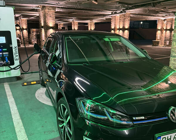 Черный Фольксваген e-Golf, объемом двигателя 0 л и пробегом 99 тыс. км за 13700 $, фото 15 на Automoto.ua