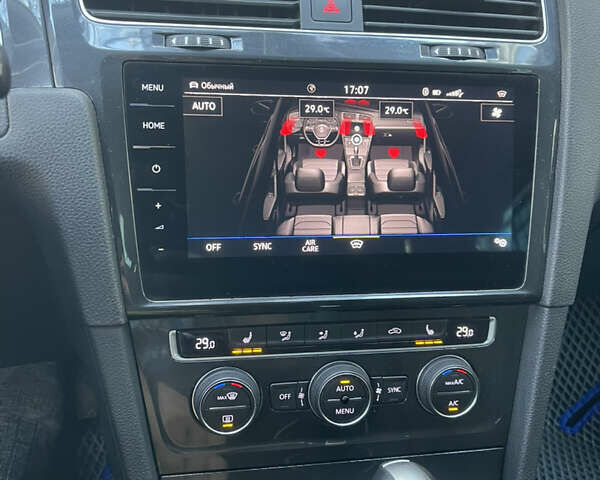 Черный Фольксваген e-Golf, объемом двигателя 0 л и пробегом 99 тыс. км за 13700 $, фото 39 на Automoto.ua