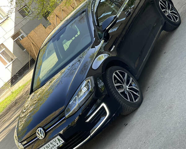 Черный Фольксваген e-Golf, объемом двигателя 0 л и пробегом 99 тыс. км за 13700 $, фото 46 на Automoto.ua