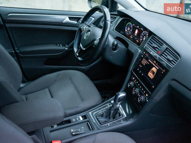 Чорний Фольксваген e-Golf, об'ємом двигуна 0 л та пробігом 99 тис. км за 13400 $, фото 19 на Automoto.ua