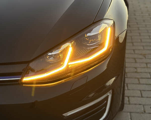 Черный Фольксваген e-Golf, объемом двигателя 0 л и пробегом 91 тыс. км за 15000 $, фото 3 на Automoto.ua