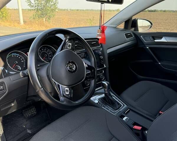 Чорний Фольксваген e-Golf, об'ємом двигуна 0 л та пробігом 28 тис. км за 17700 $, фото 14 на Automoto.ua