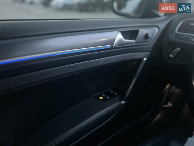 Черный Фольксваген e-Golf, объемом двигателя 0 л и пробегом 107 тыс. км за 16000 $, фото 5 на Automoto.ua