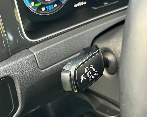 Черный Фольксваген e-Golf, объемом двигателя 0 л и пробегом 85 тыс. км за 13999 $, фото 38 на Automoto.ua