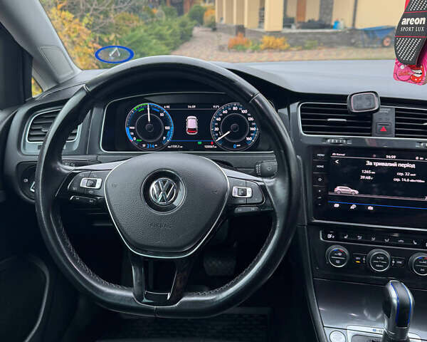 Черный Фольксваген e-Golf, объемом двигателя 0 л и пробегом 125 тыс. км за 15250 $, фото 9 на Automoto.ua
