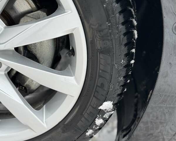 Чорний Фольксваген e-Golf, об'ємом двигуна 0 л та пробігом 96 тис. км за 12499 $, фото 10 на Automoto.ua