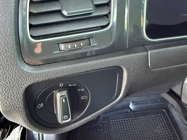 Черный Фольксваген e-Golf, объемом двигателя 0 л и пробегом 79 тыс. км за 16500 $, фото 24 на Automoto.ua
