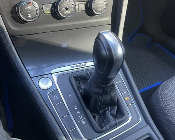 Черный Фольксваген e-Golf, объемом двигателя 0 л и пробегом 99 тыс. км за 13700 $, фото 45 на Automoto.ua