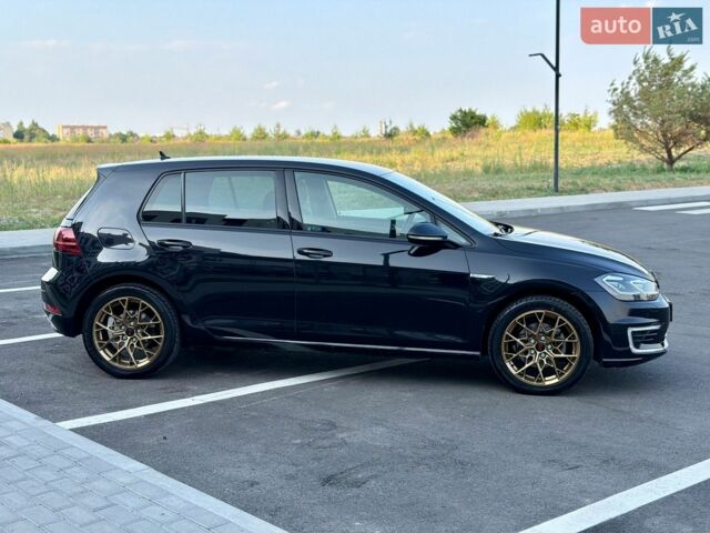 Черный Фольксваген e-Golf, объемом двигателя 0 л и пробегом 102 тыс. км за 13999 $, фото 3 на Automoto.ua
