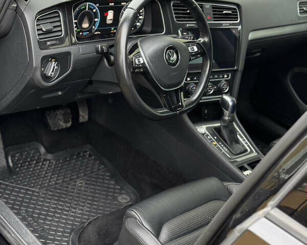 Черный Фольксваген e-Golf, объемом двигателя 0 л и пробегом 127 тыс. км за 14150 $, фото 28 на Automoto.ua