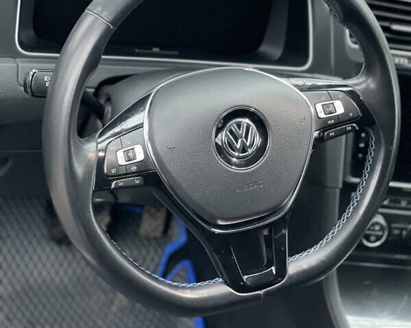 Черный Фольксваген e-Golf, объемом двигателя 0 л и пробегом 99 тыс. км за 13700 $, фото 68 на Automoto.ua