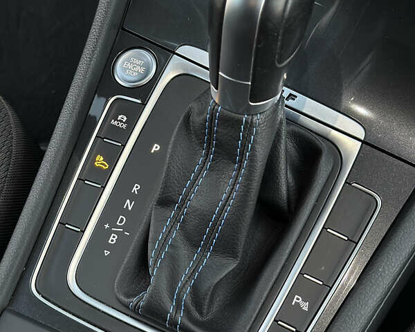 Черный Фольксваген e-Golf, объемом двигателя 0 л и пробегом 120 тыс. км за 14600 $, фото 17 на Automoto.ua