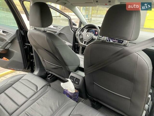Черный Фольксваген e-Golf, объемом двигателя 0 л и пробегом 62 тыс. км за 16777 $, фото 33 на Automoto.ua