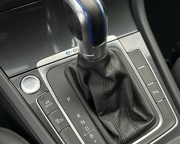 Черный Фольксваген e-Golf, объемом двигателя 0 л и пробегом 91 тыс. км за 15000 $, фото 19 на Automoto.ua