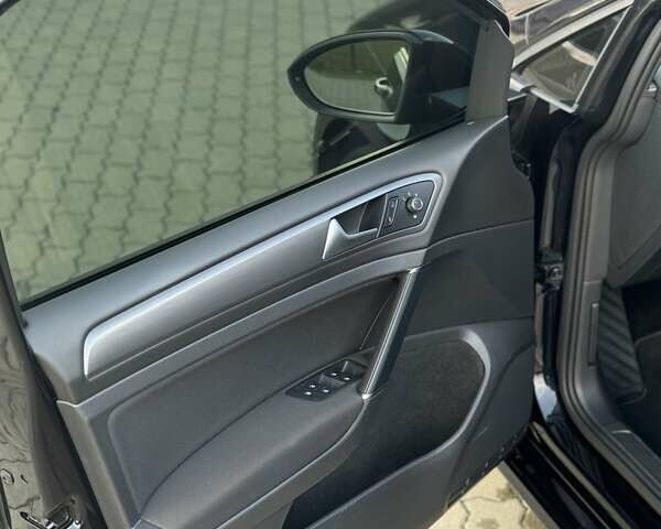 Черный Фольксваген e-Golf, объемом двигателя 0 л и пробегом 80 тыс. км за 13500 $, фото 22 на Automoto.ua