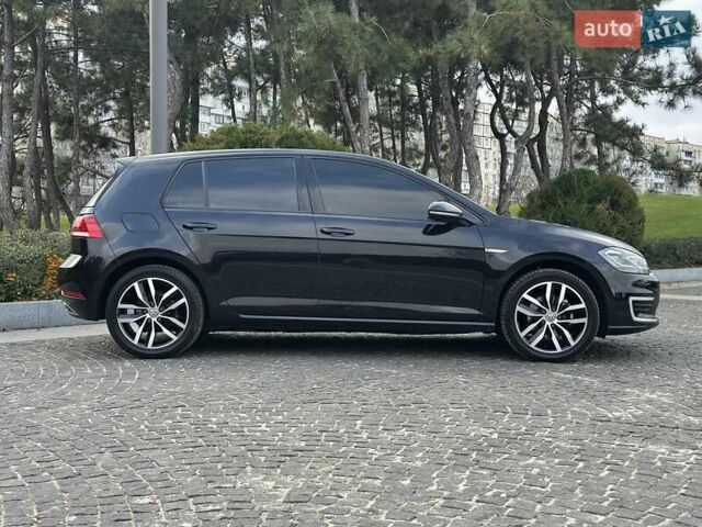 Черный Фольксваген e-Golf, объемом двигателя 0 л и пробегом 64 тыс. км за 16000 $, фото 5 на Automoto.ua