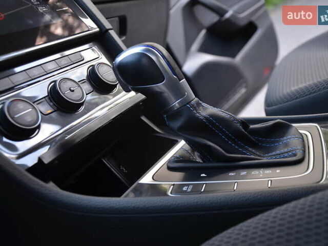 Черный Фольксваген e-Golf, объемом двигателя 0 л и пробегом 92 тыс. км за 11950 $, фото 38 на Automoto.ua