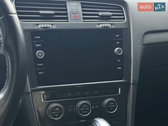 Черный Фольксваген e-Golf, объемом двигателя 0 л и пробегом 64 тыс. км за 16000 $, фото 20 на Automoto.ua