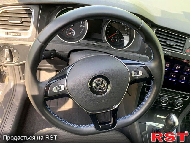Черный Фольксваген e-Golf, объемом двигателя 0 л и пробегом 46 тыс. км за 16700 $, фото 6 на Automoto.ua