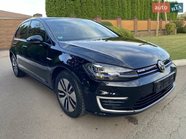 Черный Фольксваген e-Golf, объемом двигателя 0 л и пробегом 49 тыс. км за 15800 $, фото 2 на Automoto.ua