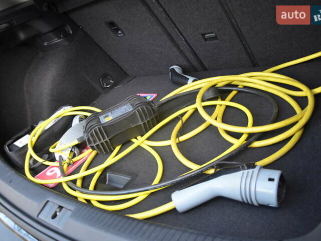 Черный Фольксваген e-Golf, объемом двигателя 0 л и пробегом 92 тыс. км за 11950 $, фото 54 на Automoto.ua