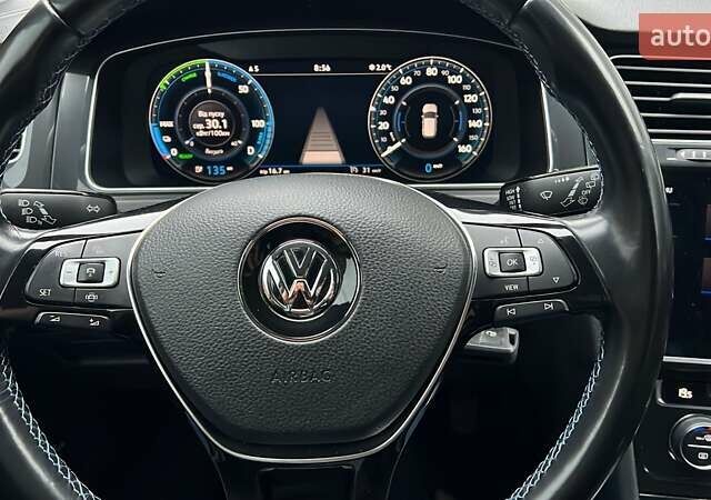 Черный Фольксваген e-Golf, объемом двигателя 0 л и пробегом 135 тыс. км за 14600 $, фото 1 на Automoto.ua