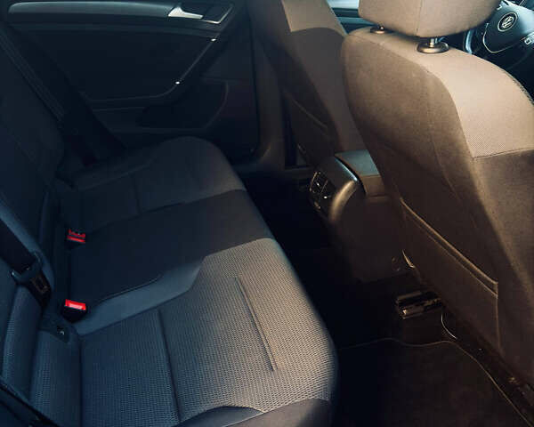 Черный Фольксваген e-Golf, объемом двигателя 0 л и пробегом 59 тыс. км за 13500 $, фото 19 на Automoto.ua