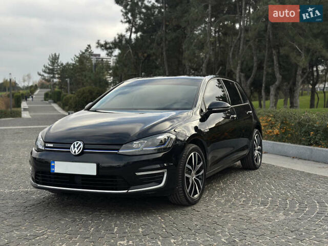 Черный Фольксваген e-Golf, объемом двигателя 0 л и пробегом 64 тыс. км за 16000 $, фото 3 на Automoto.ua