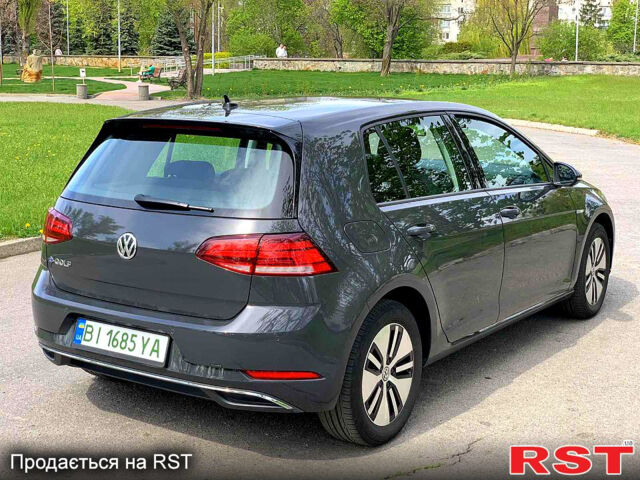 Черный Фольксваген e-Golf, объемом двигателя 0 л и пробегом 46 тыс. км за 16700 $, фото 3 на Automoto.ua