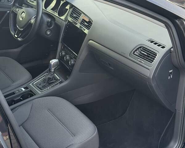 Черный Фольксваген e-Golf, объемом двигателя 0 л и пробегом 80 тыс. км за 13500 $, фото 26 на Automoto.ua