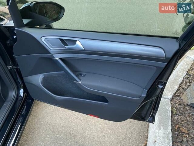 Черный Фольксваген e-Golf, объемом двигателя 0 л и пробегом 49 тыс. км за 15800 $, фото 24 на Automoto.ua