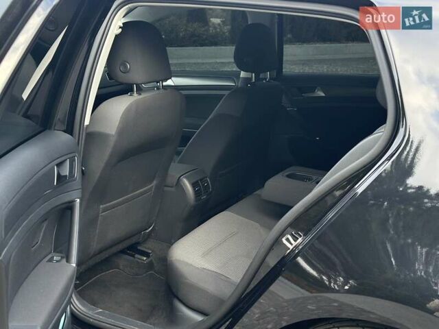 Черный Фольксваген e-Golf, объемом двигателя 0 л и пробегом 64 тыс. км за 16000 $, фото 10 на Automoto.ua