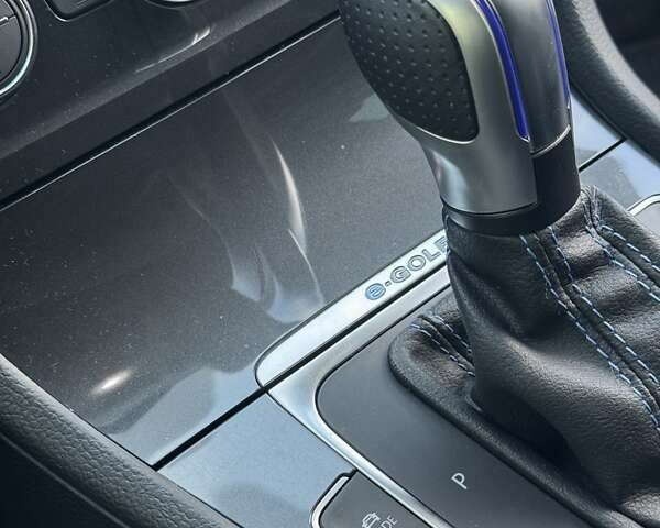 Черный Фольксваген e-Golf, объемом двигателя 0 л и пробегом 80 тыс. км за 13500 $, фото 29 на Automoto.ua