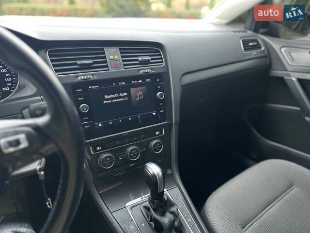 Черный Фольксваген e-Golf, объемом двигателя 0 л и пробегом 64 тыс. км за 16000 $, фото 43 на Automoto.ua