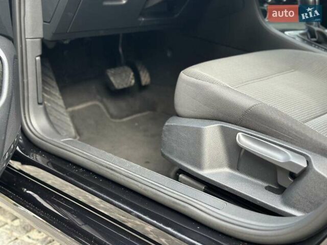 Черный Фольксваген e-Golf, объемом двигателя 0 л и пробегом 64 тыс. км за 16000 $, фото 18 на Automoto.ua