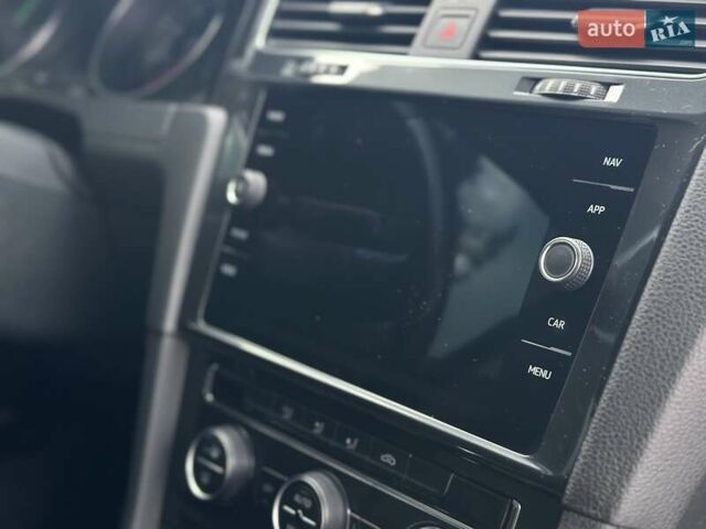 Черный Фольксваген e-Golf, объемом двигателя 0 л и пробегом 64 тыс. км за 16000 $, фото 34 на Automoto.ua