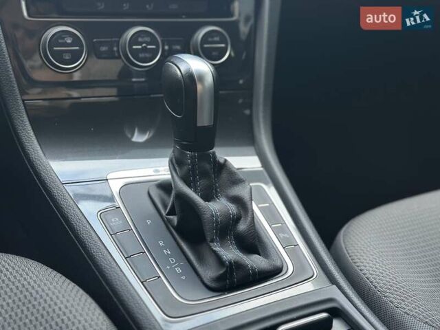 Черный Фольксваген e-Golf, объемом двигателя 0 л и пробегом 64 тыс. км за 16000 $, фото 13 на Automoto.ua