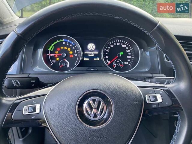 Черный Фольксваген e-Golf, объемом двигателя 0 л и пробегом 49 тыс. км за 15800 $, фото 17 на Automoto.ua