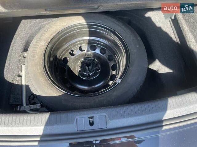 Черный Фольксваген e-Golf, объемом двигателя 1.4 л и пробегом 83 тыс. км за 19999 $, фото 19 на Automoto.ua