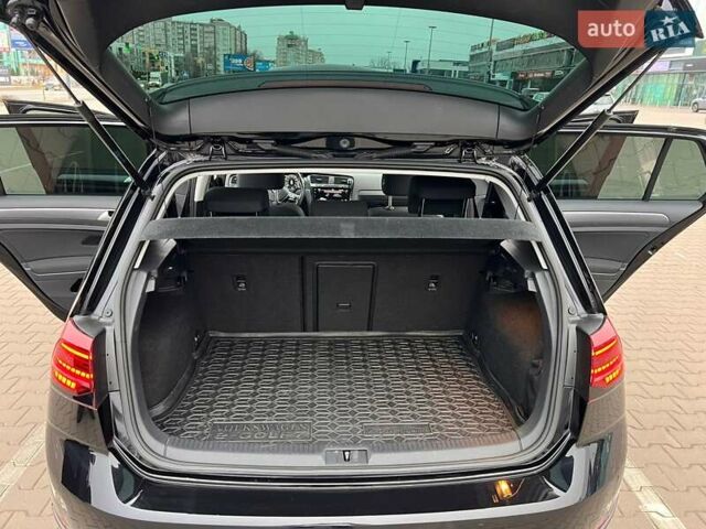 Черный Фольксваген e-Golf, объемом двигателя 0 л и пробегом 135 тыс. км за 14600 $, фото 23 на Automoto.ua