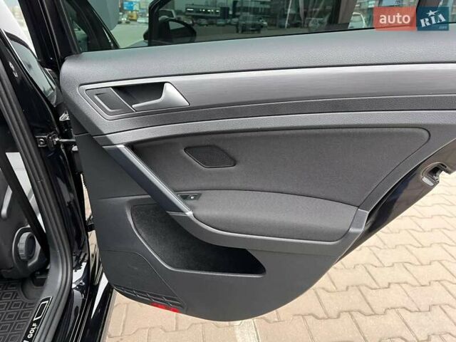 Черный Фольксваген e-Golf, объемом двигателя 0 л и пробегом 135 тыс. км за 14600 $, фото 18 на Automoto.ua